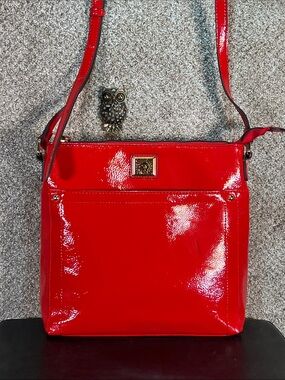 !!VINTAGE!!Anne Klein Red Patent Crossbody Shoulder Bag with Gold-Tone Accent